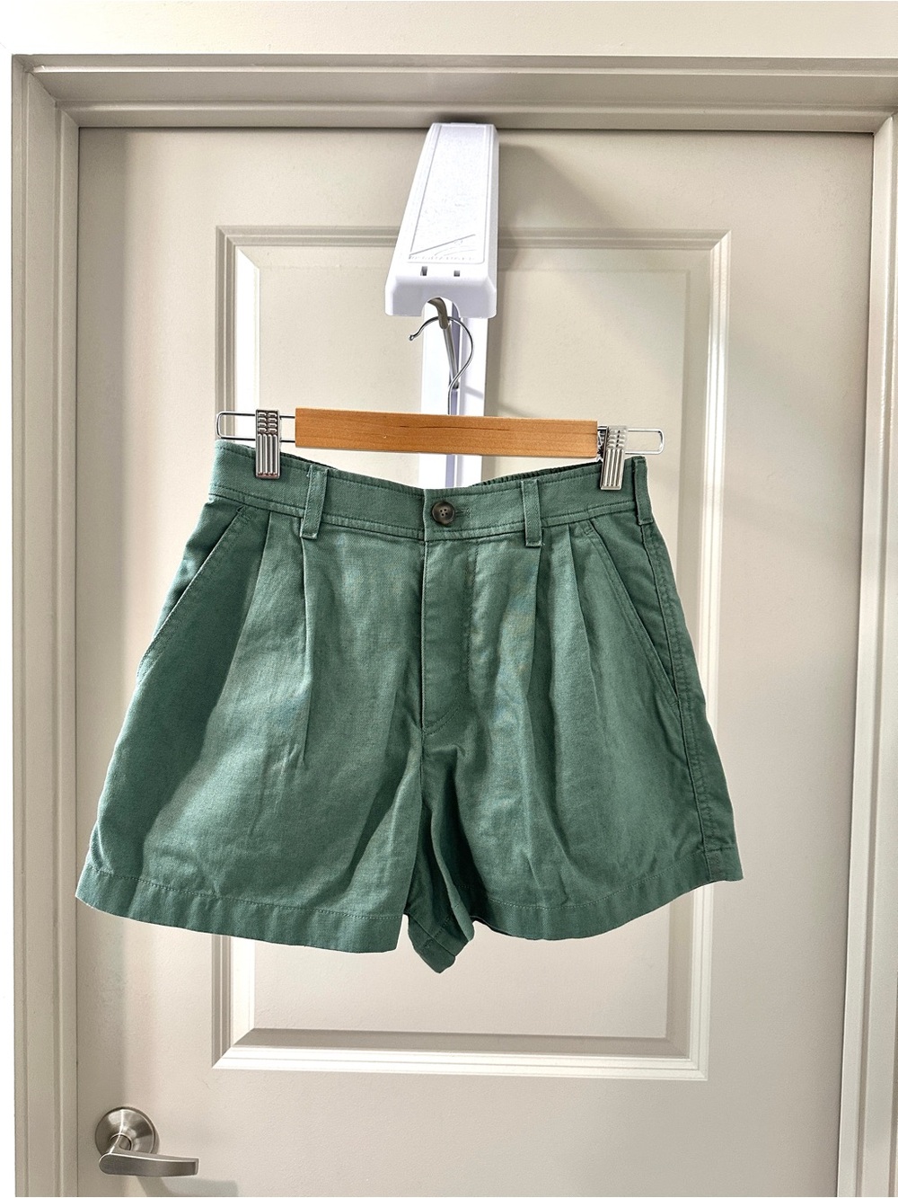 Uniqlo Pleated High-Rise Shorts in Sage Green